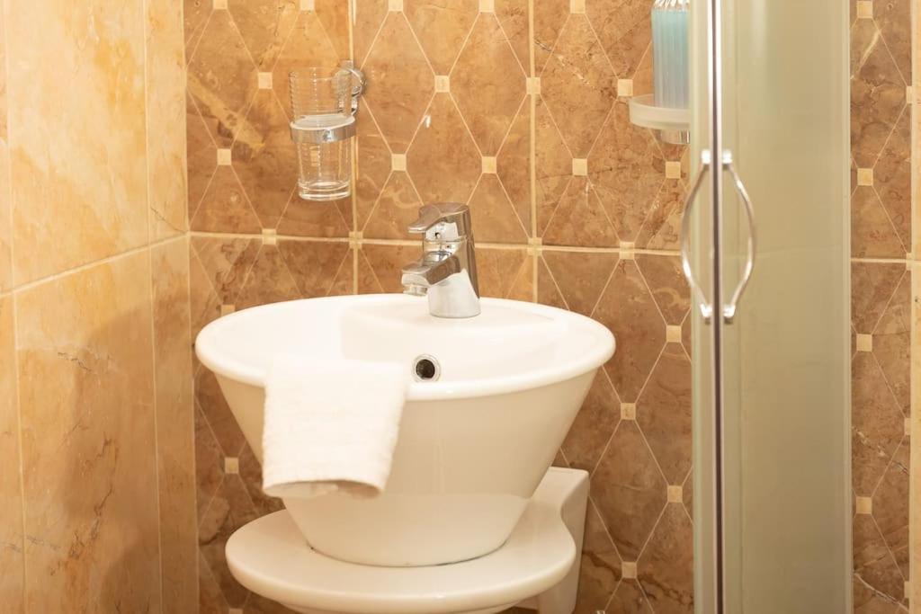 Spacious Apartment In Old Town - Private Parking Tessalónica Exterior foto